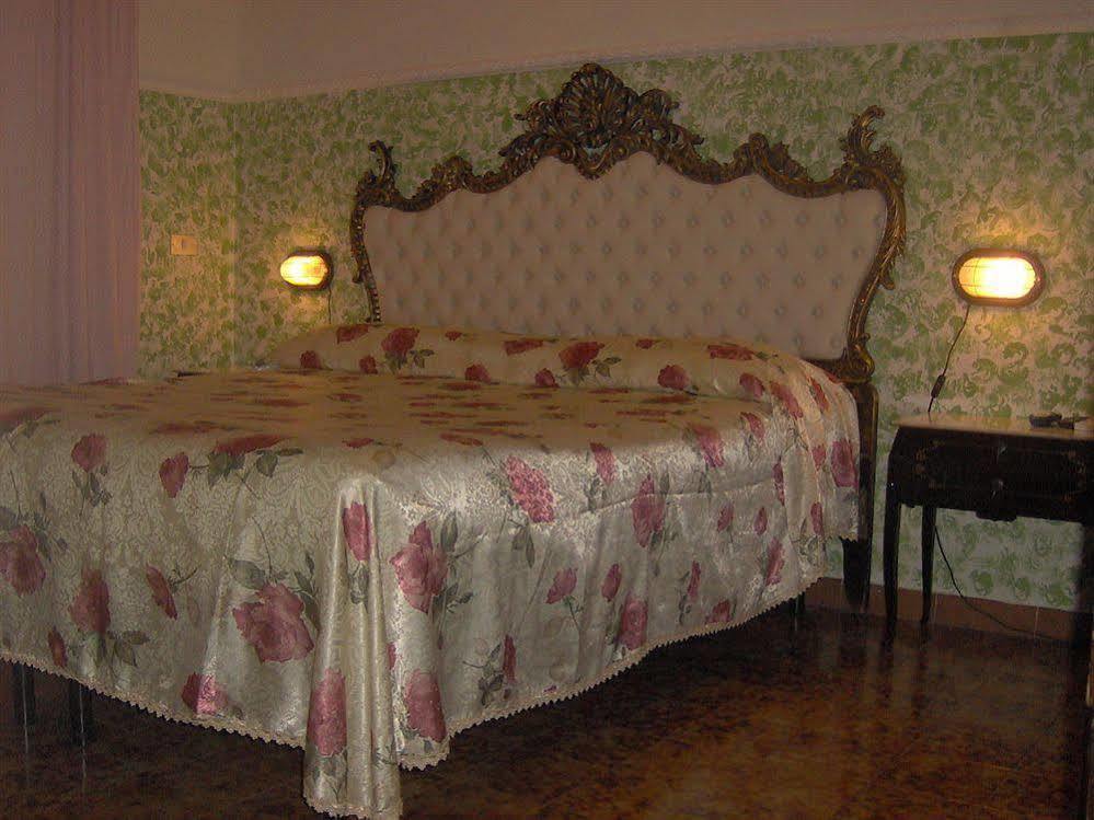 Bed & Breakfast Santa Fara Бари Экстерьер фото